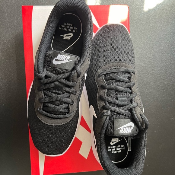 Nike Tanjun Black and White Sneakers - Picture 3 of 3